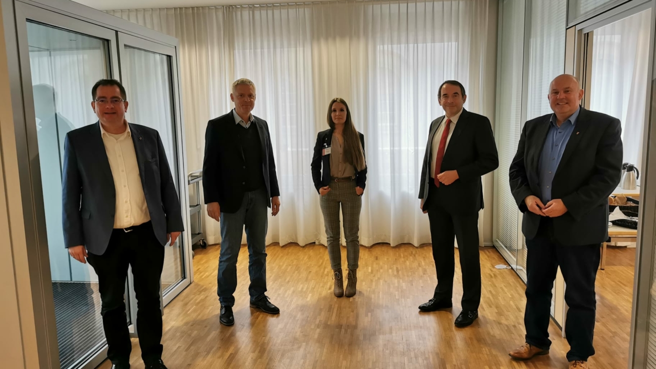 Von links nach rechts: 
Frank Steinraths (MdL), Staatssekretär Lösel, Liliane Kozik, Kultusminister Lorz, Sprecher Horst Falk